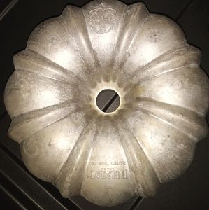 Bundt pan